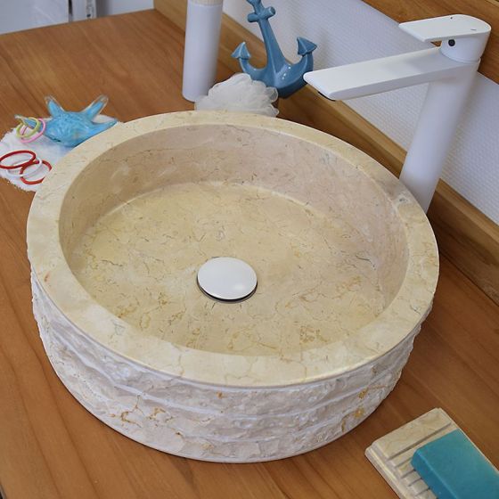 Bonde Clic clac blanche Leo présentée avec la vasque en marbre crème Sterio