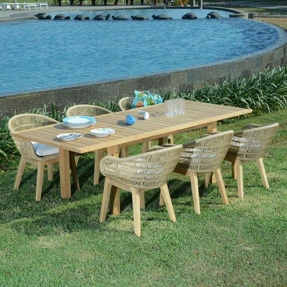 Salon de jardin en teck qualité Ecograde Sebastian - table extensible 1.74 à 2.34 m et 6 fauteuils en résine tressée et pieds en teck Lounge avec coussins écrus