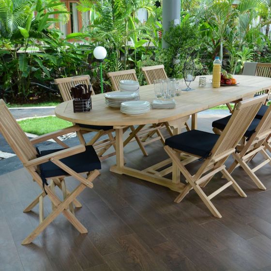 Salon de jardin en teck Ecograde© Biarritz, table ovale Florence extensible + 2 fauteuils et 6 chaises Java avec coussins noirs
