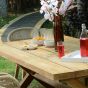 Détail de la table de jardin en teck Effet recyclé du salon Artigny